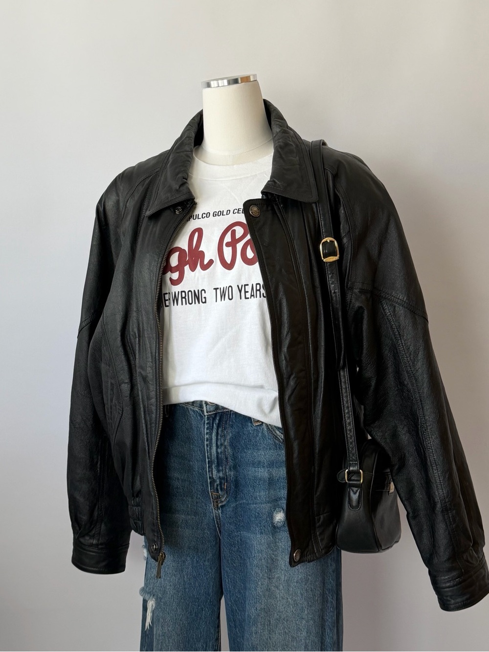 Vintage 90s Wilsons Leather Bomber Jacket Black Thinsulate Lined Size Large.